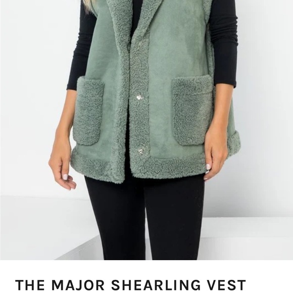 Cozy Green Sherpa-Lined Vest - Picture 2 of 7